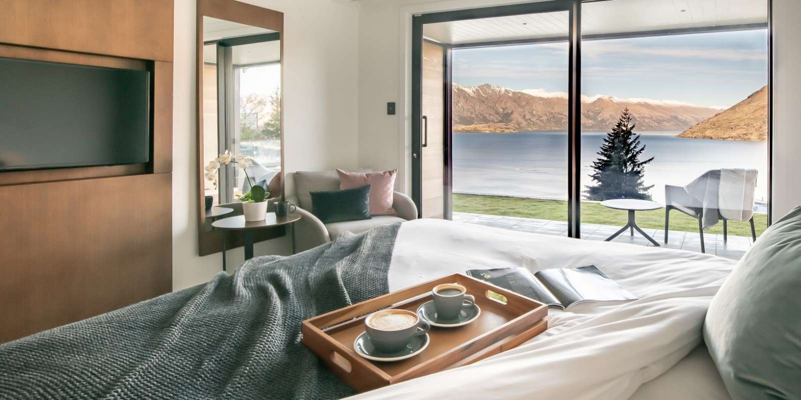 Kamana Lakehouse Double room at Kamana Lakehouse with lake and mountain views