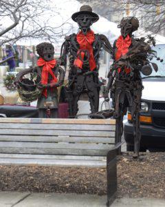 dtartfamilyfarm-sculpturedaveschmidt2014_30283479794_o