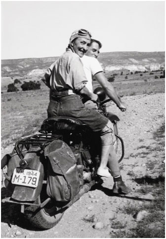 Georgia O’Keeffe made tracks to New Mexico in more than one way as this historic photograph by Maria Chabot proves. (Photo courtesy of Georgia O’Keeffe Museum)