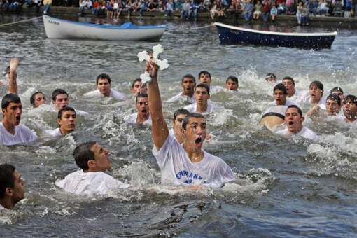 Tarpon Springs' Epiphany cross dive