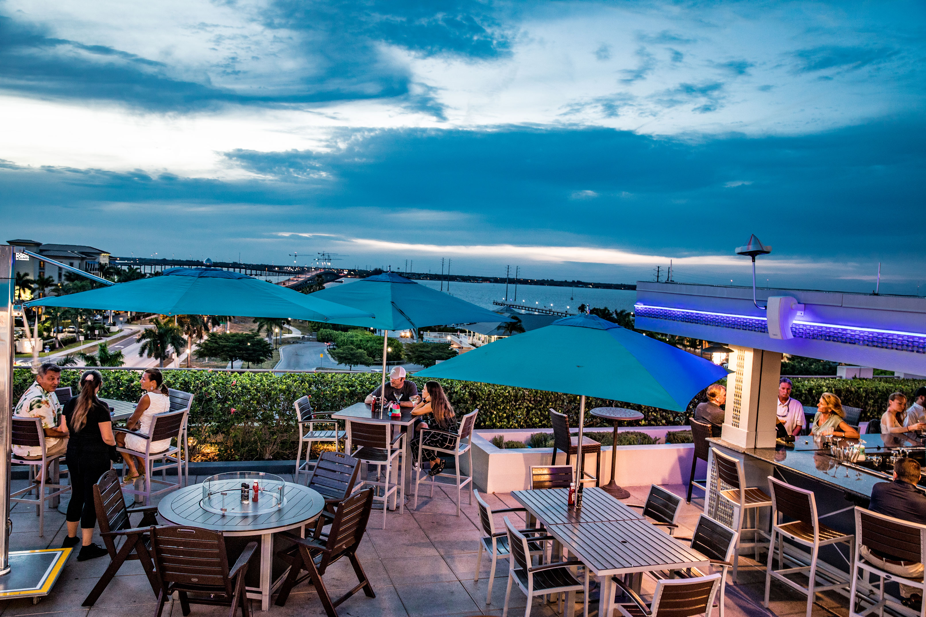 Rooftop do Hills na Urca, Loire Bistrô na Barra, Reconvexo em