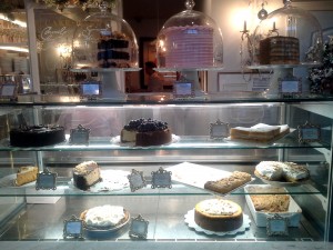 Cake display case