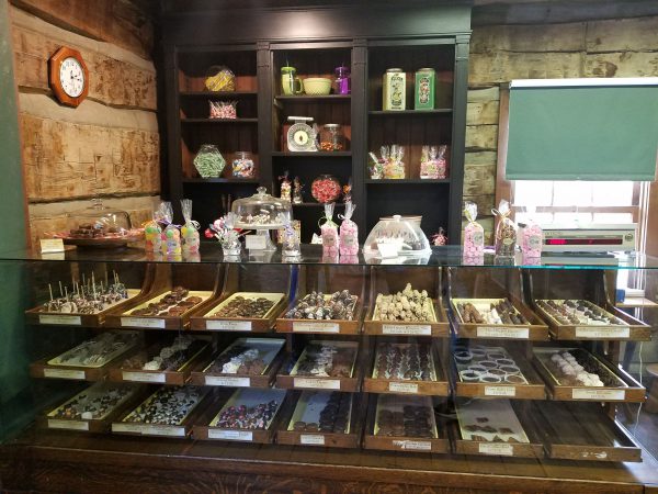 fudge-chocolate-shop-amish-acres-nappanee