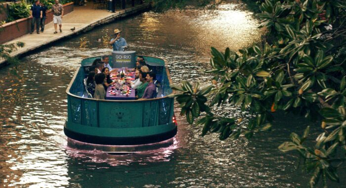 Go Rio River Barge Lit