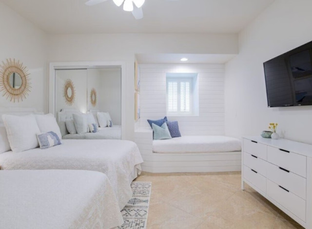 Turquoise Place C2606