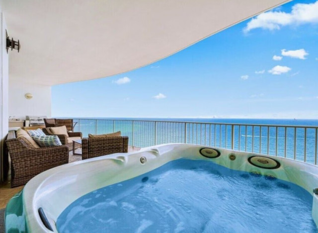 Turquoise Place C2606