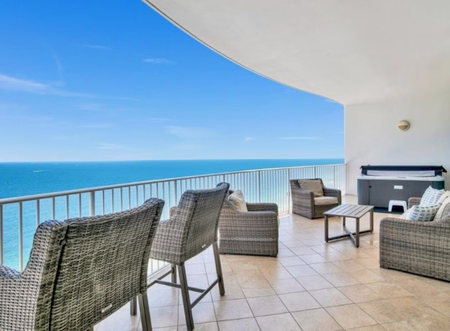 Turquoise Place C2606