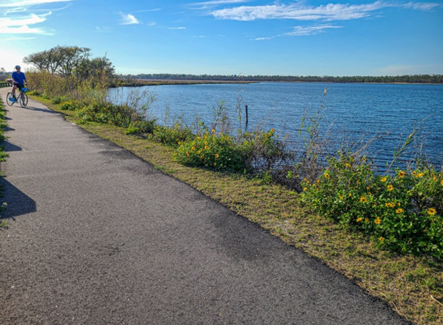 Lakeview Nature Walk