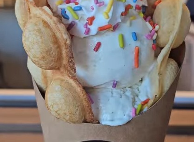 Piggie Palms Ice Cream n' Waffles