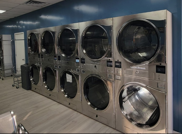 Plane Sudz Laundromat