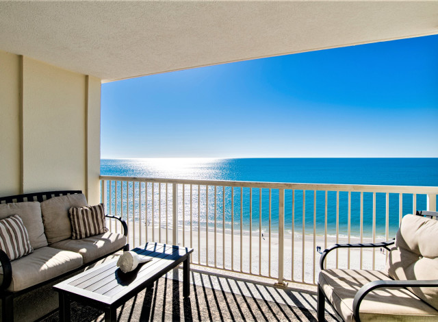 Royal Palms 1003