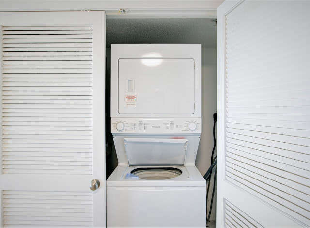 Royal Palms 1003