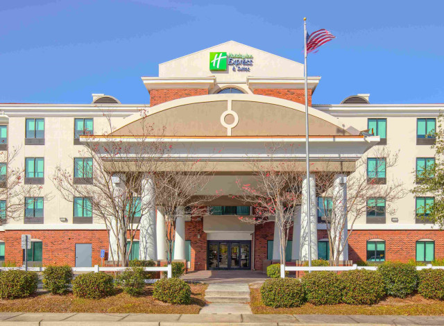 Holiday Inn Express & Suites Gulf Shores