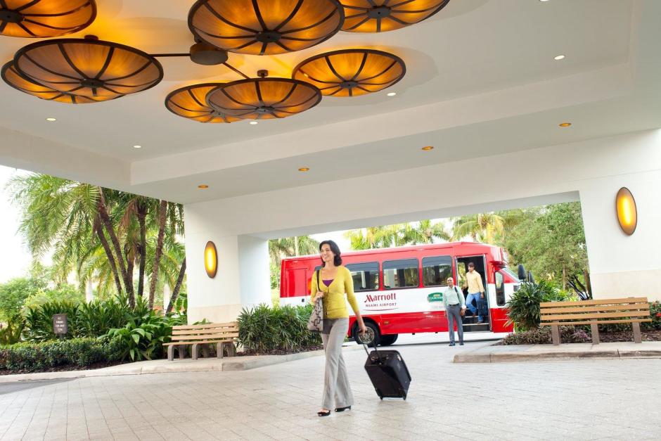 panama city florida hotels with airport shuttle