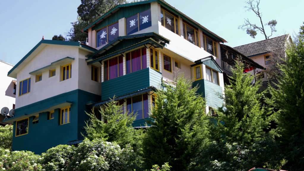 Facade Pine Borough Inn Kodaikanal wqgt1j