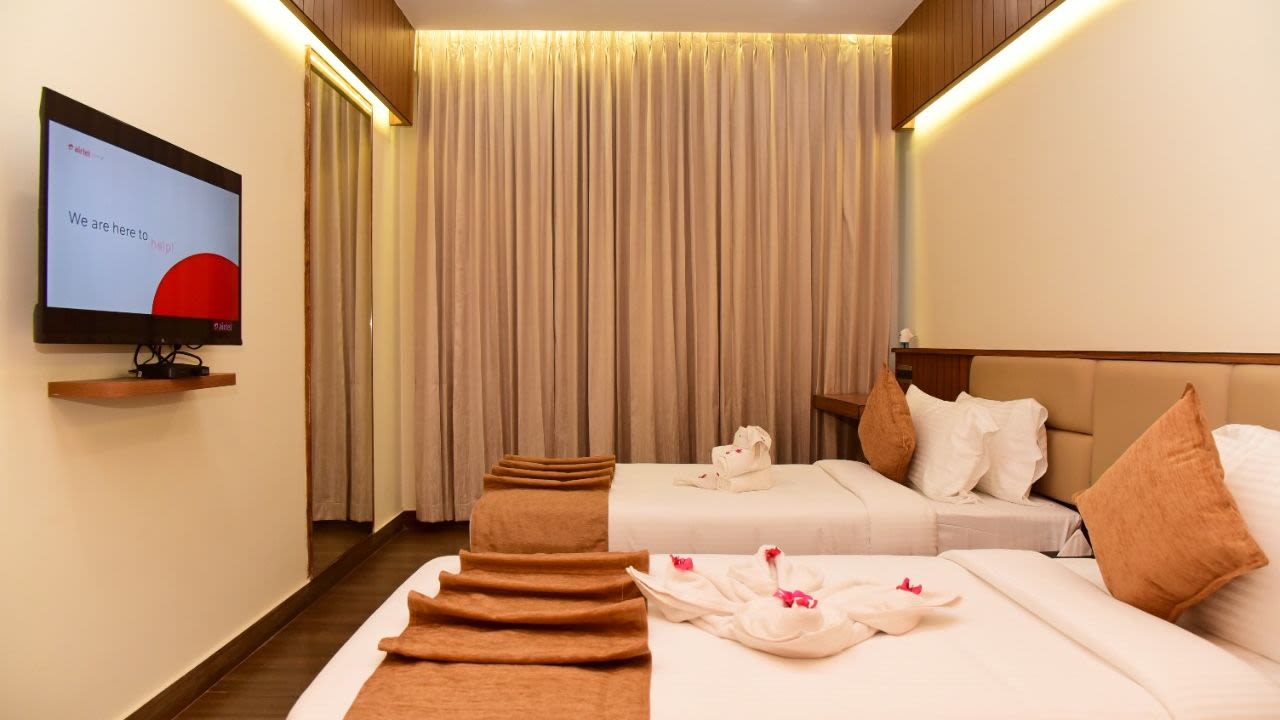 Side view of executive room with two beds at TGI Felicity