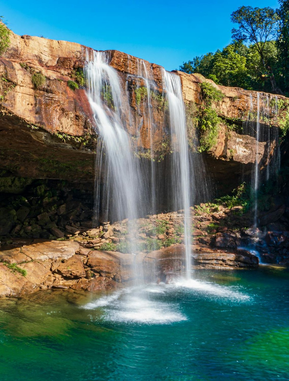 free-photo-of-krang-shuri-waterfalls-krang-suri-rd-umlarem-meghalaya-india-most-beautiful-falls-in-meghalaya