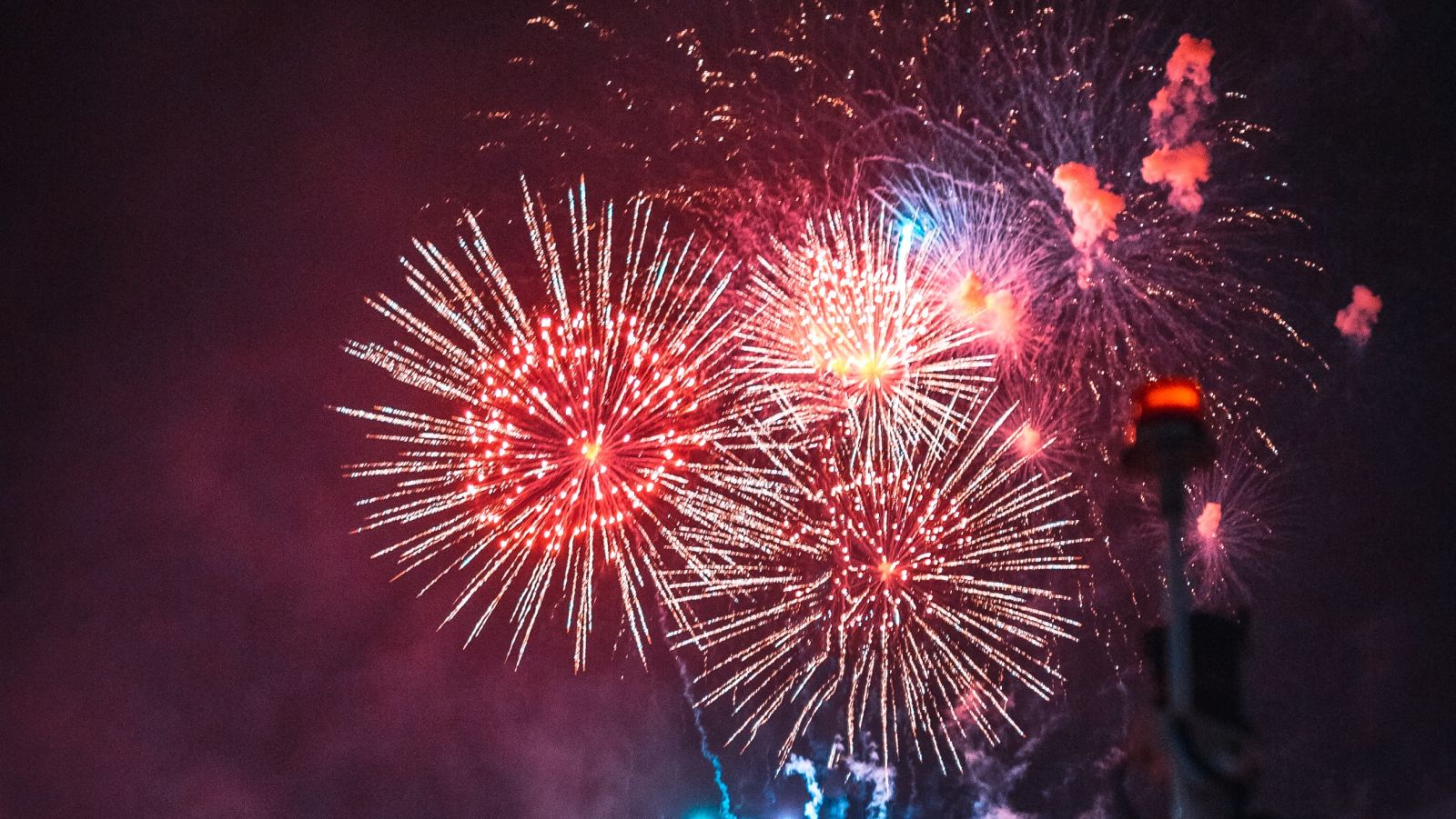 new year's eve celebration in sydney with crackers