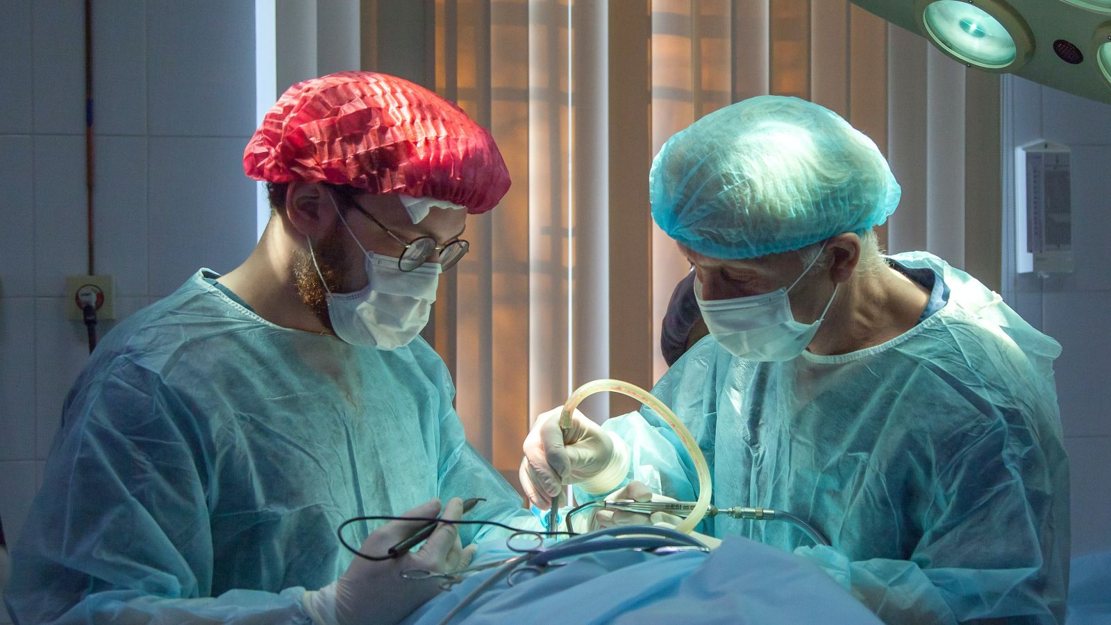 2 surgeons performing surgery