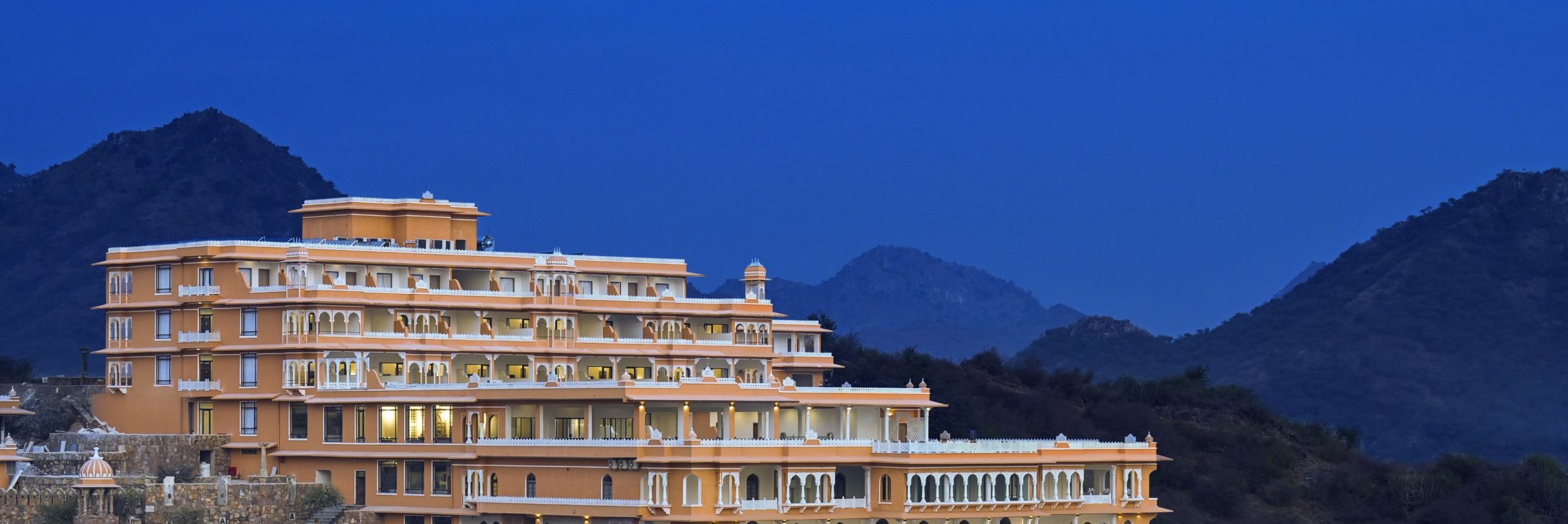 Fateh Vilas Udaipur - exterior view of the property at night