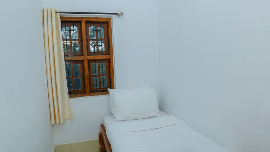 A single bed in deluxe quadruple room - Capitol Village Resort, Madikeri