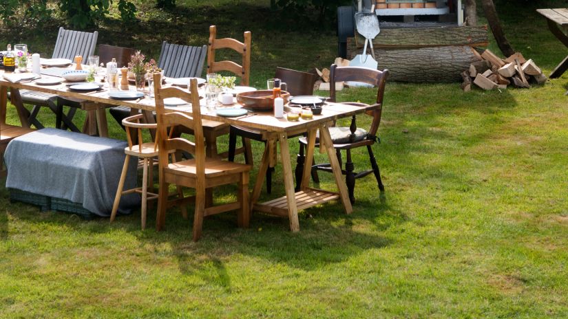 dining-table-setting-outdoors-concept