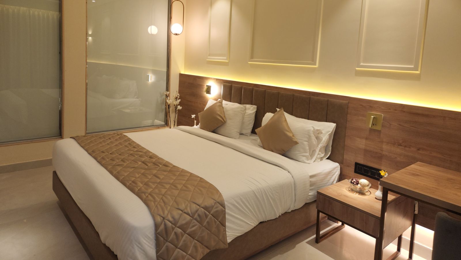 Arabica Suite with a double bed and side tables