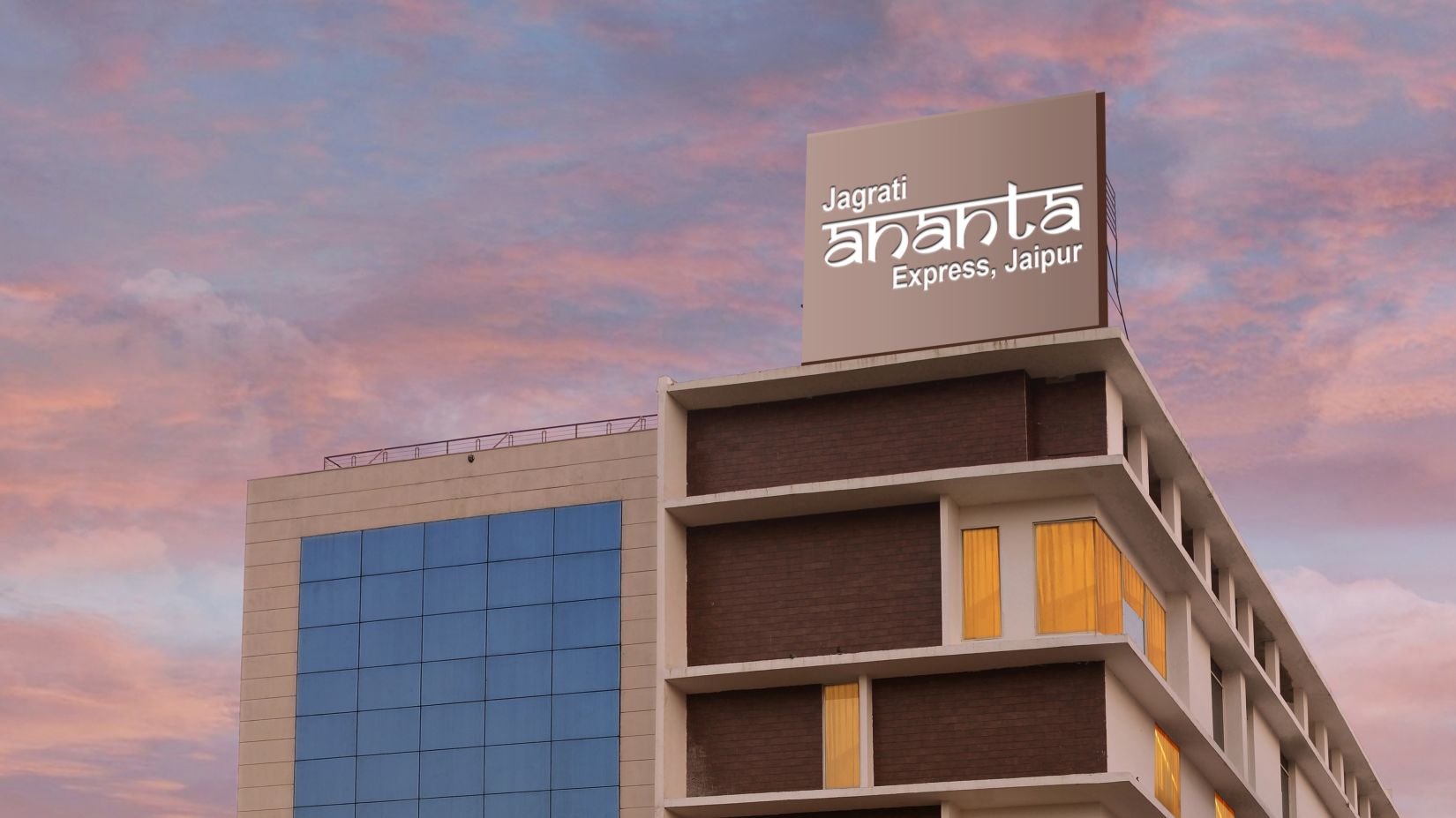 Side view Image of Jagrati Ananta Express hotel facade