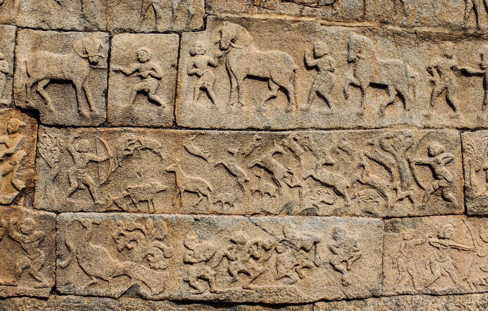 Women in Hampi-Hunting 2