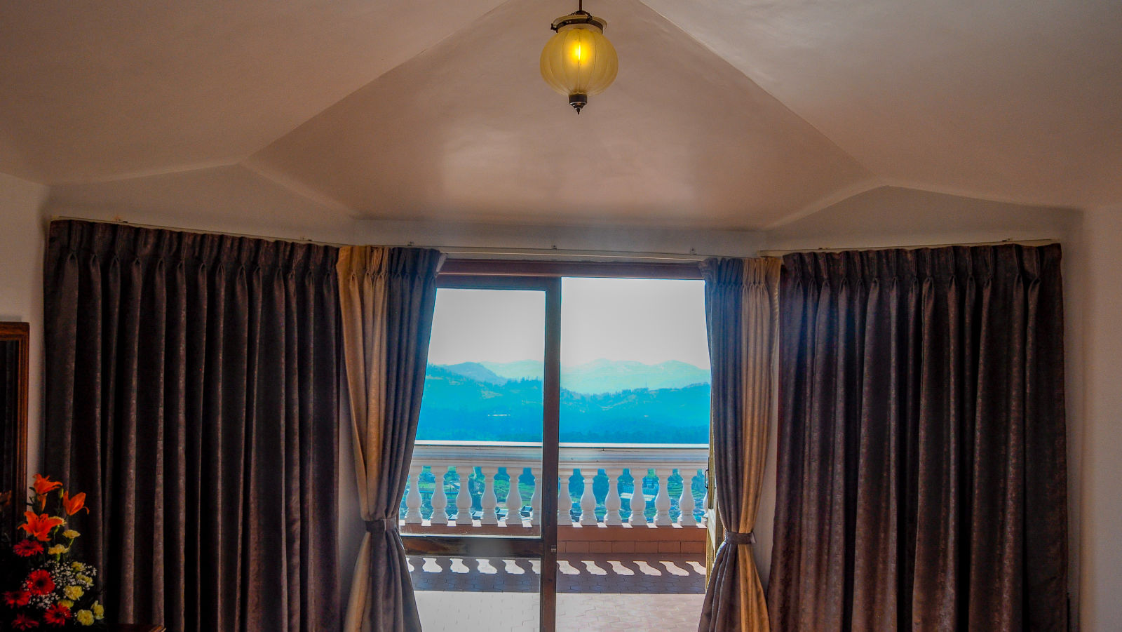 Room View at La Montana by TGI fad2pq