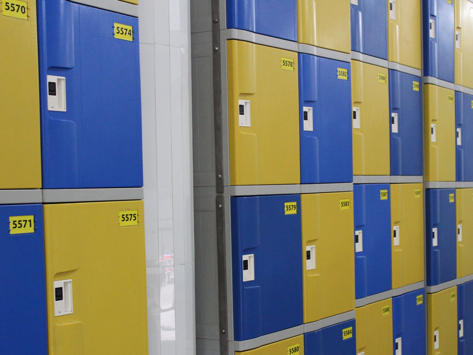 Yellow and blue lockers at wonderla park