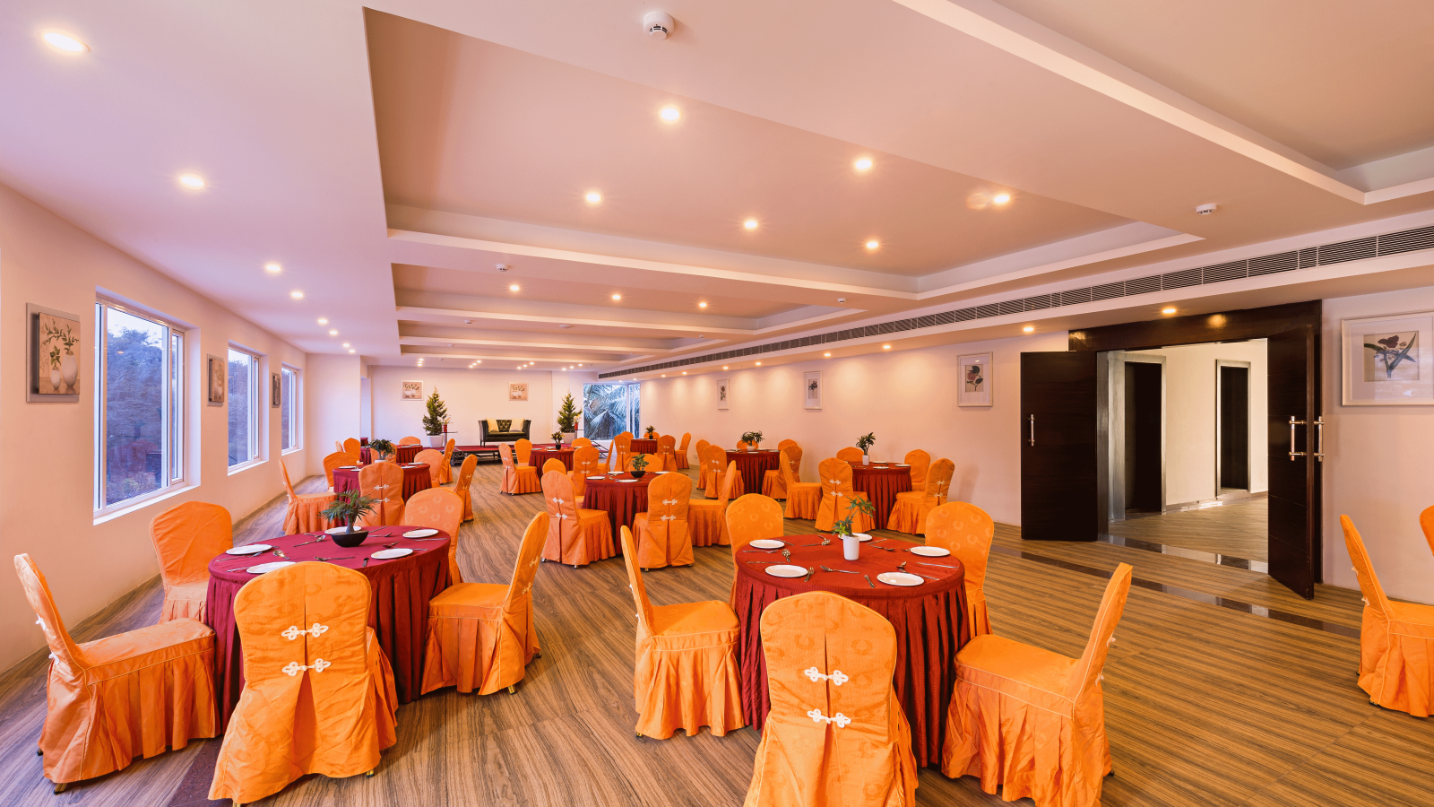 Crown Hall Hotel TGI Grand Fortuna Hosur 1 zg1gnj