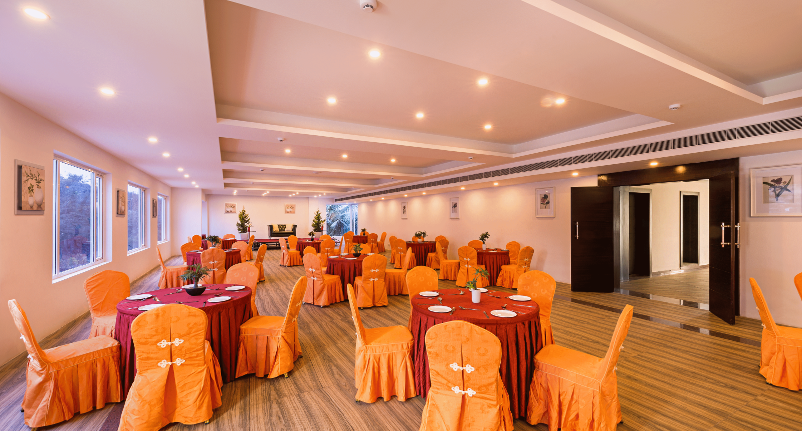 Crown Hall Hotel TGI Grand Fortuna Hosur 1 zg1gnj