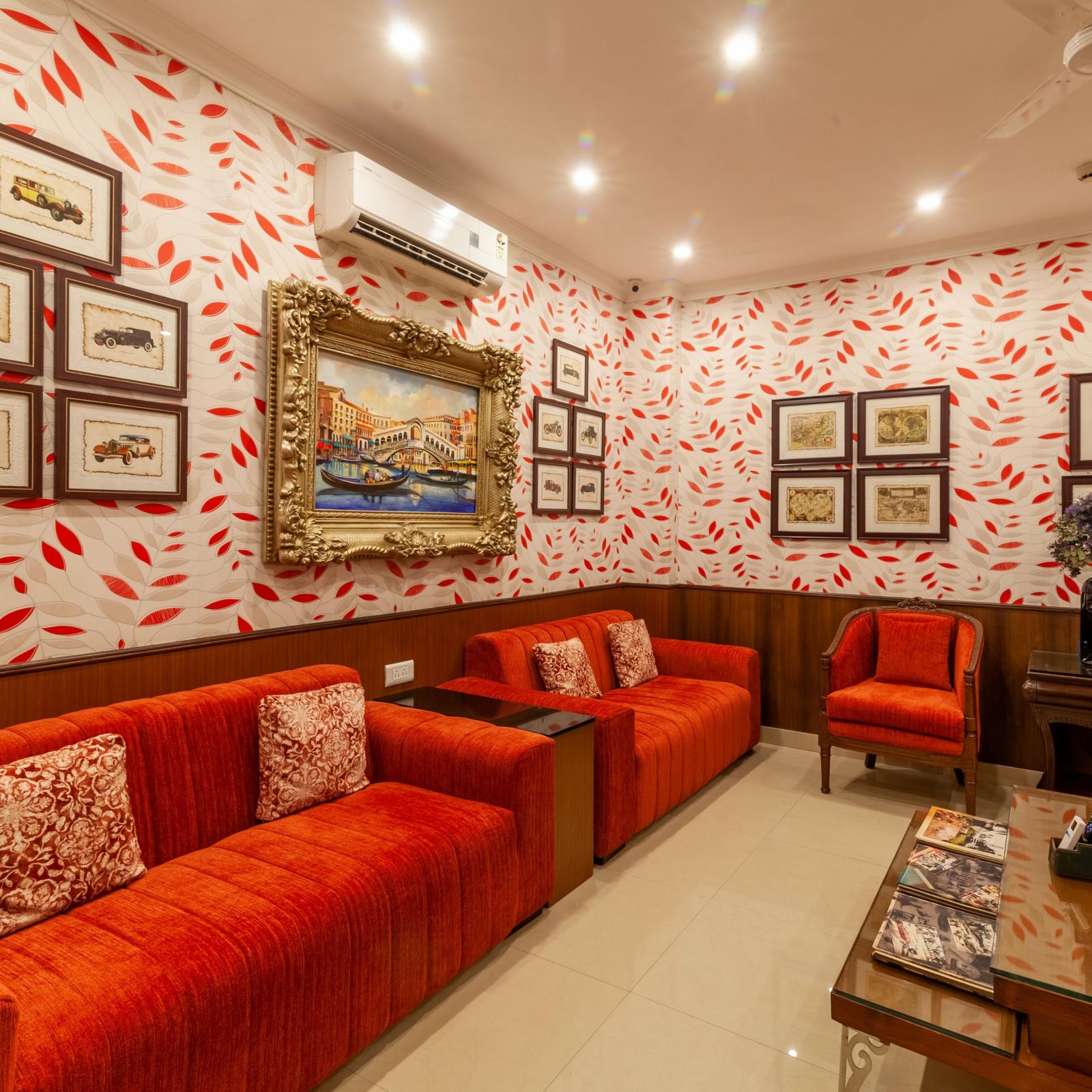 drawing room of one of the rooms equipped with shelves - Mayfair Palm Beach Resort, Gopalpur-on-Sea 6