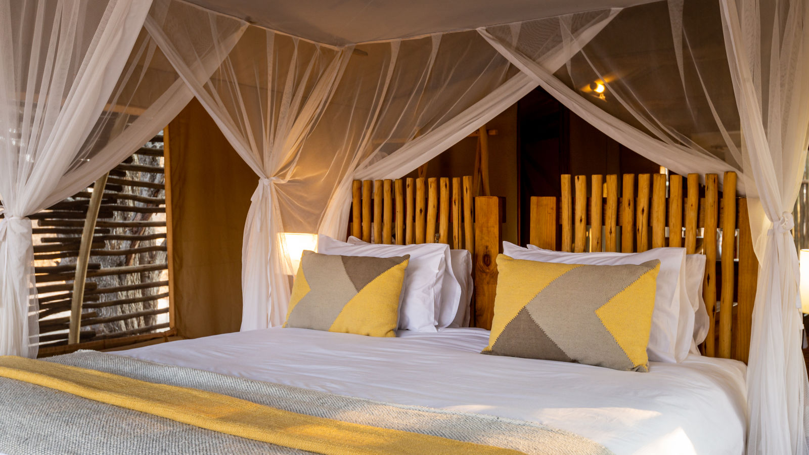 EBGhamDhao-Luxury-Tent-Bed2 wwoytq