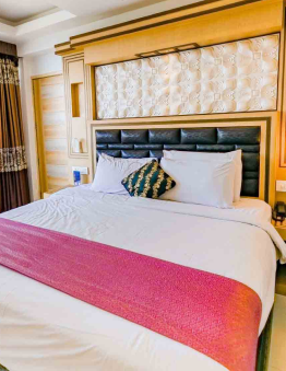 A double bed in Classic Room at Parakkat Nature Hotel and Resorts, Munnar