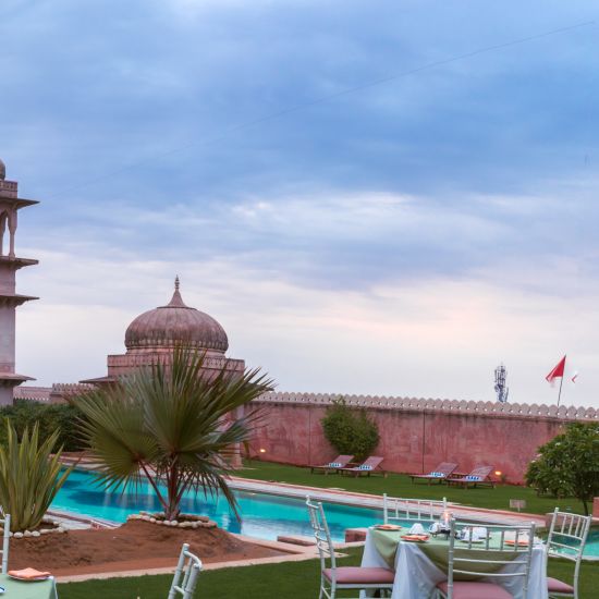 Facade side view with Pool in the picture - Hotel Castle Mandawa, Jhunjunu