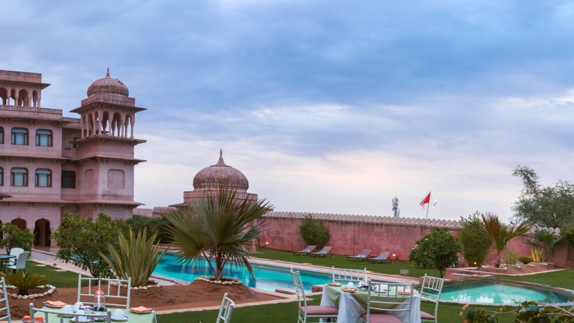 Facade side view with Pool in the picture - Hotel Castle Mandawa, Jhunjunu