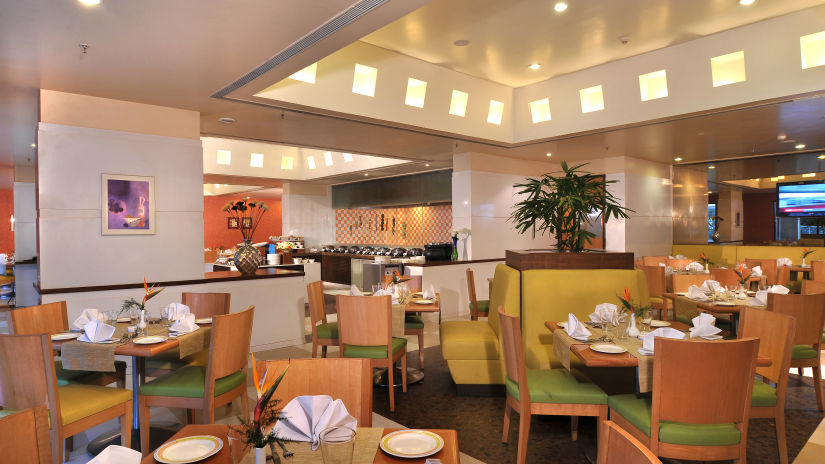 Flavours restaurant - Hometel Chandigarh, best Restaurant in chandigarh