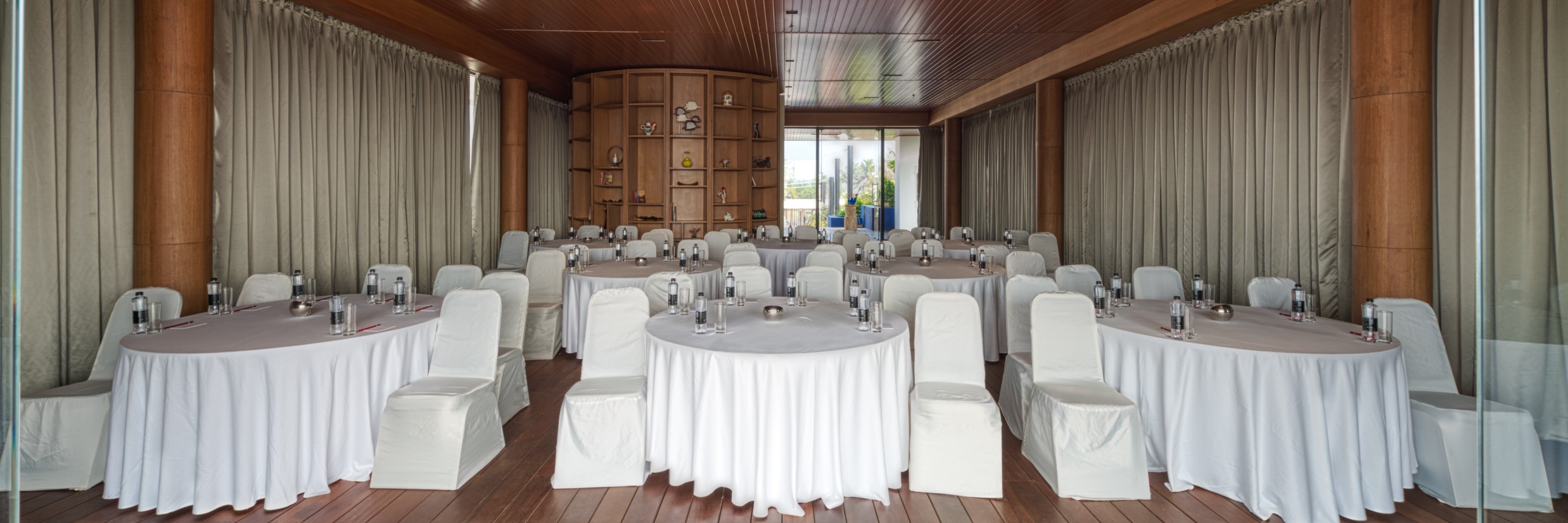 The seating arrangement at Library is one of the best banquet halls in South Goa