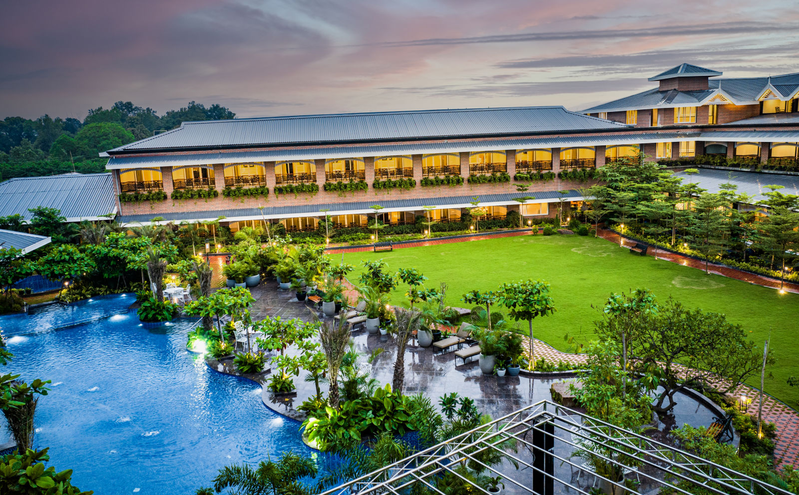 Hotel Facade -  Mayfair Oasis Resort & Convention