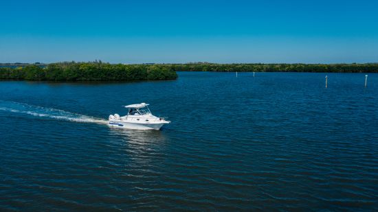 white-yacht-on-blue-sea-3845093