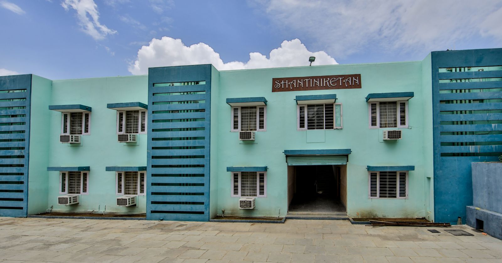 Facade of Hotel Shantiniketan