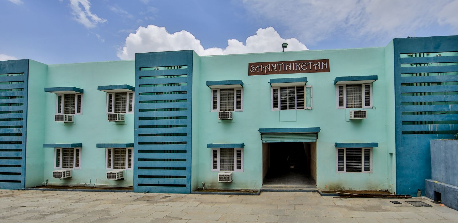 Facade of Hotel Shantiniketan