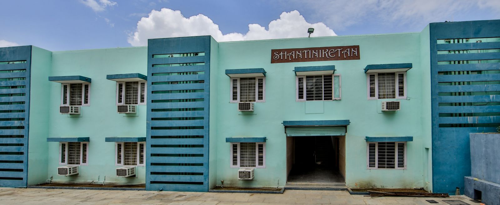 Facade of Hotel Shantiniketan