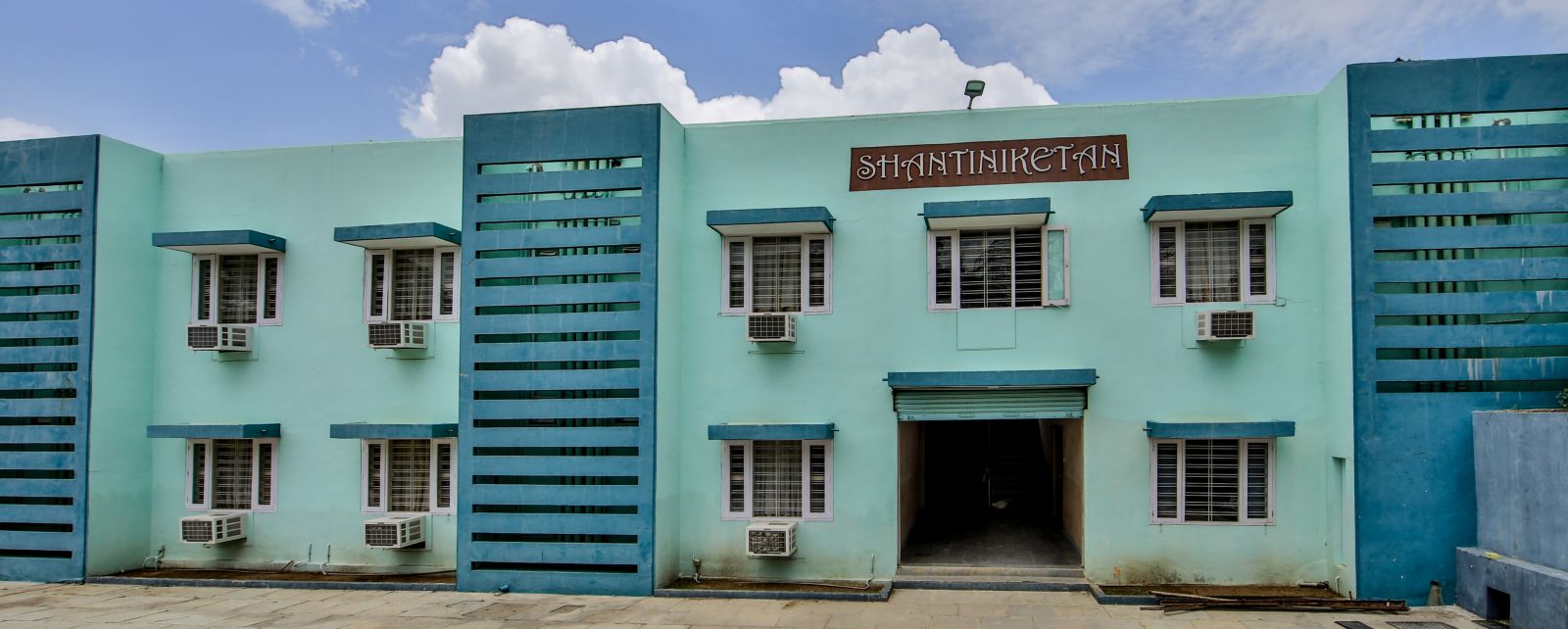 Facade of Hotel Shantiniketan