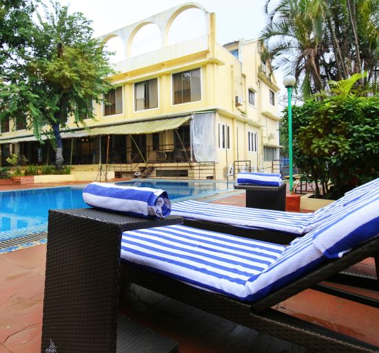 alt-text Swimming Pool Zara s Resort Resort In Lonavala 9
