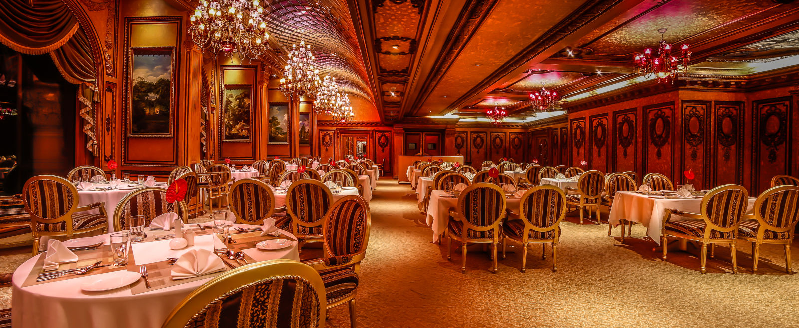  Dining arrangement in the restaurant at Sitara Luxury Hotel in Hyderabad near Ramoji Film City