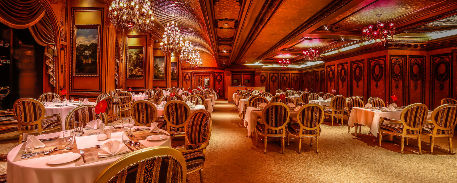  Dining arrangement in the restaurant at Sitara Luxury Hotel in Hyderabad near Ramoji Film City