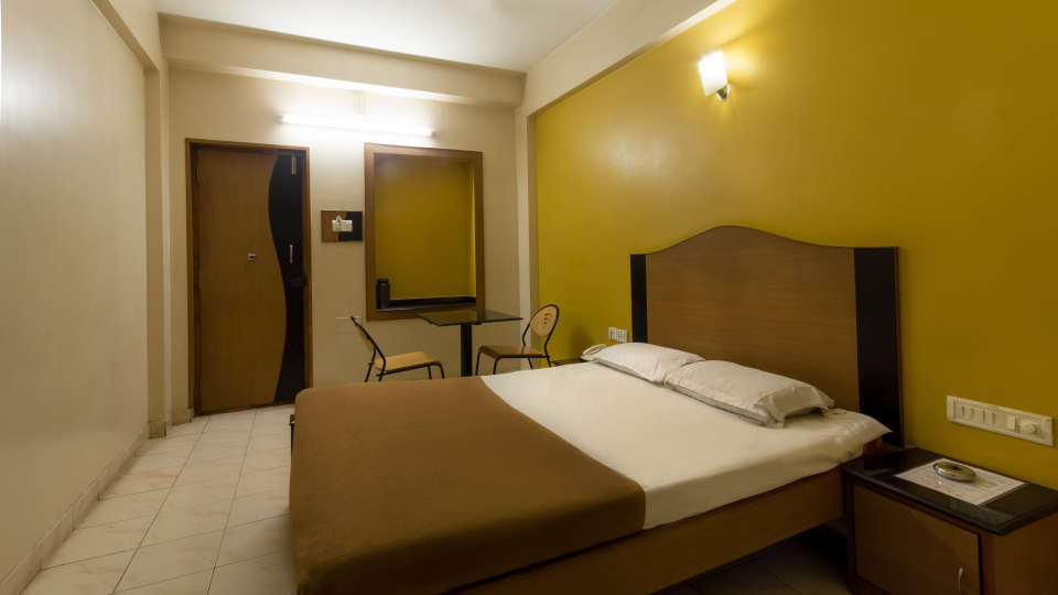 Comfort Deluxe Rooms at Hotel Sandhya Residency Bangalore